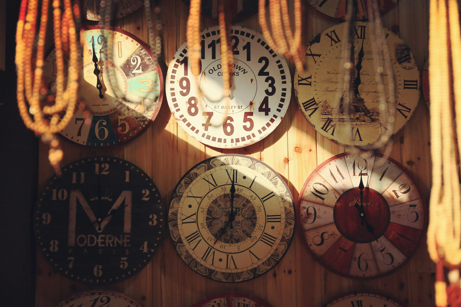 Wall Clocks & Hanging Clocks