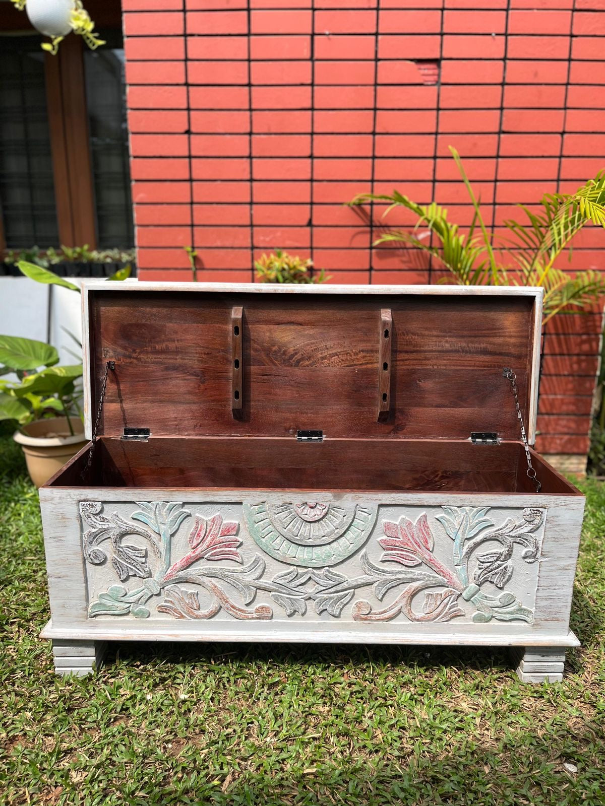 WOODEN TRUNK BOX