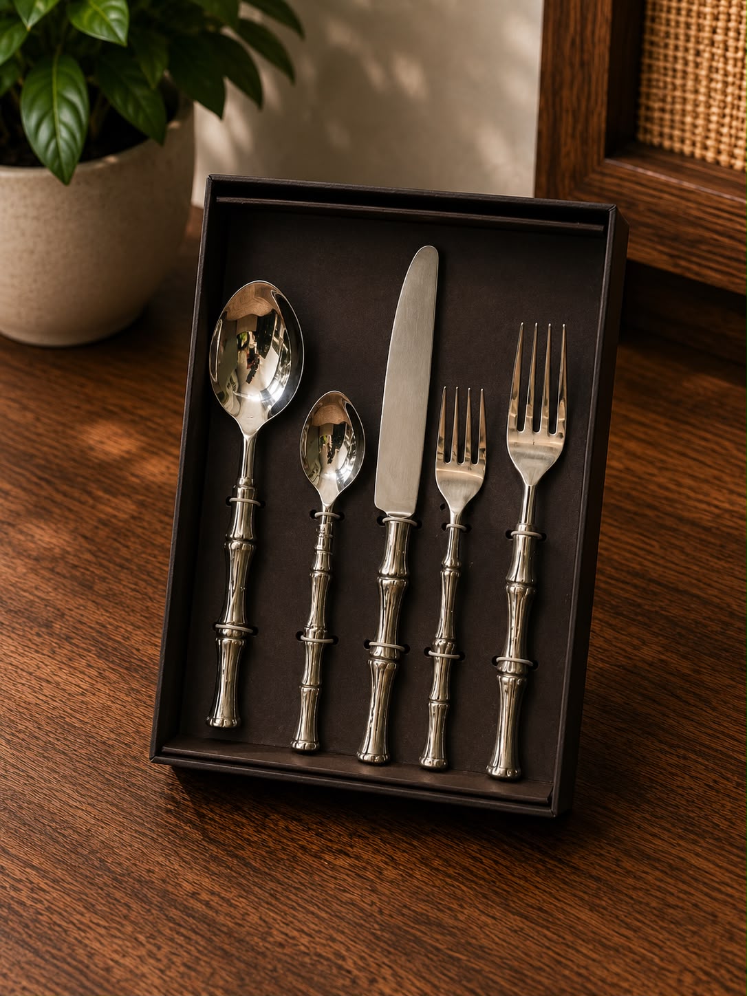 Bamboo manor cutlery collection