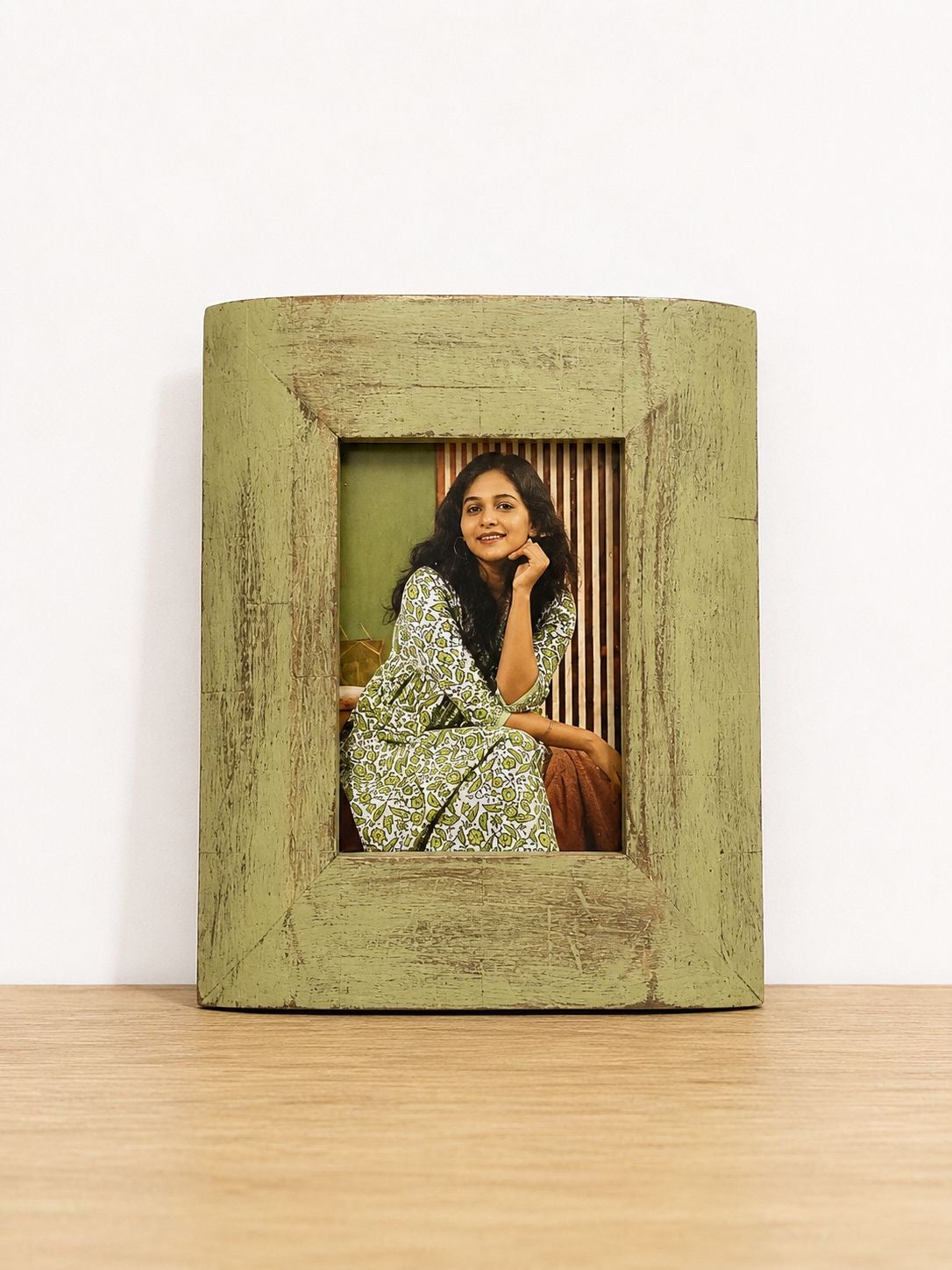 INDIVIDUAL PHOTO FRAME