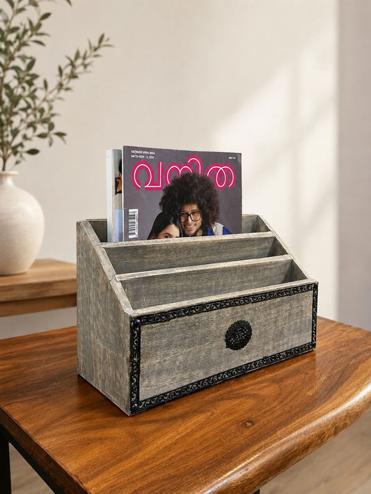 Vintage Manor Magazine Rack
